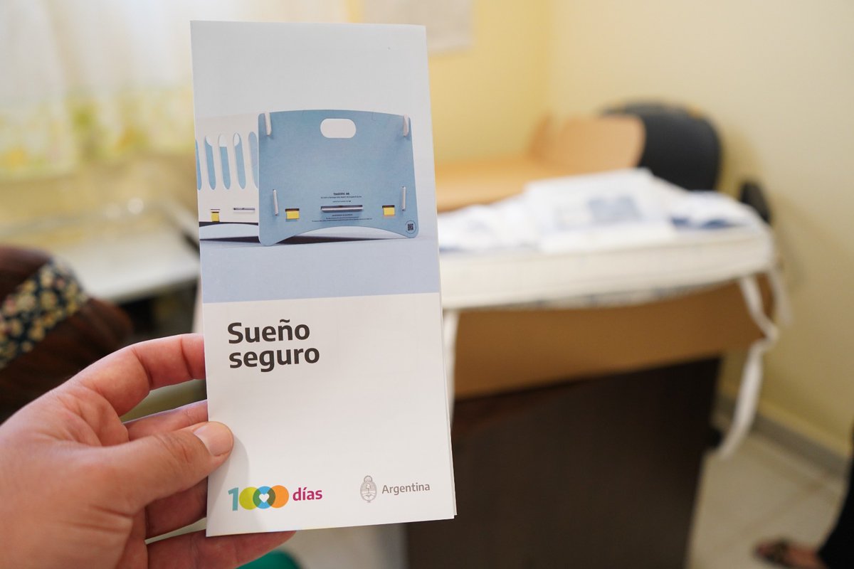 ninez_frente's tweet image. El 1°kit #SueñoSeguro 
se entrego a Ainara,3m, nacida con 600gr en el Hospital La madre y el Niño de #LaRioja 
Estuvieron alli nuestras compañeras DrasBauer y Benitez quienes  trabajaron desde el inicio p/asegurar el acceso de todes les bebes al #SueñoSeguro