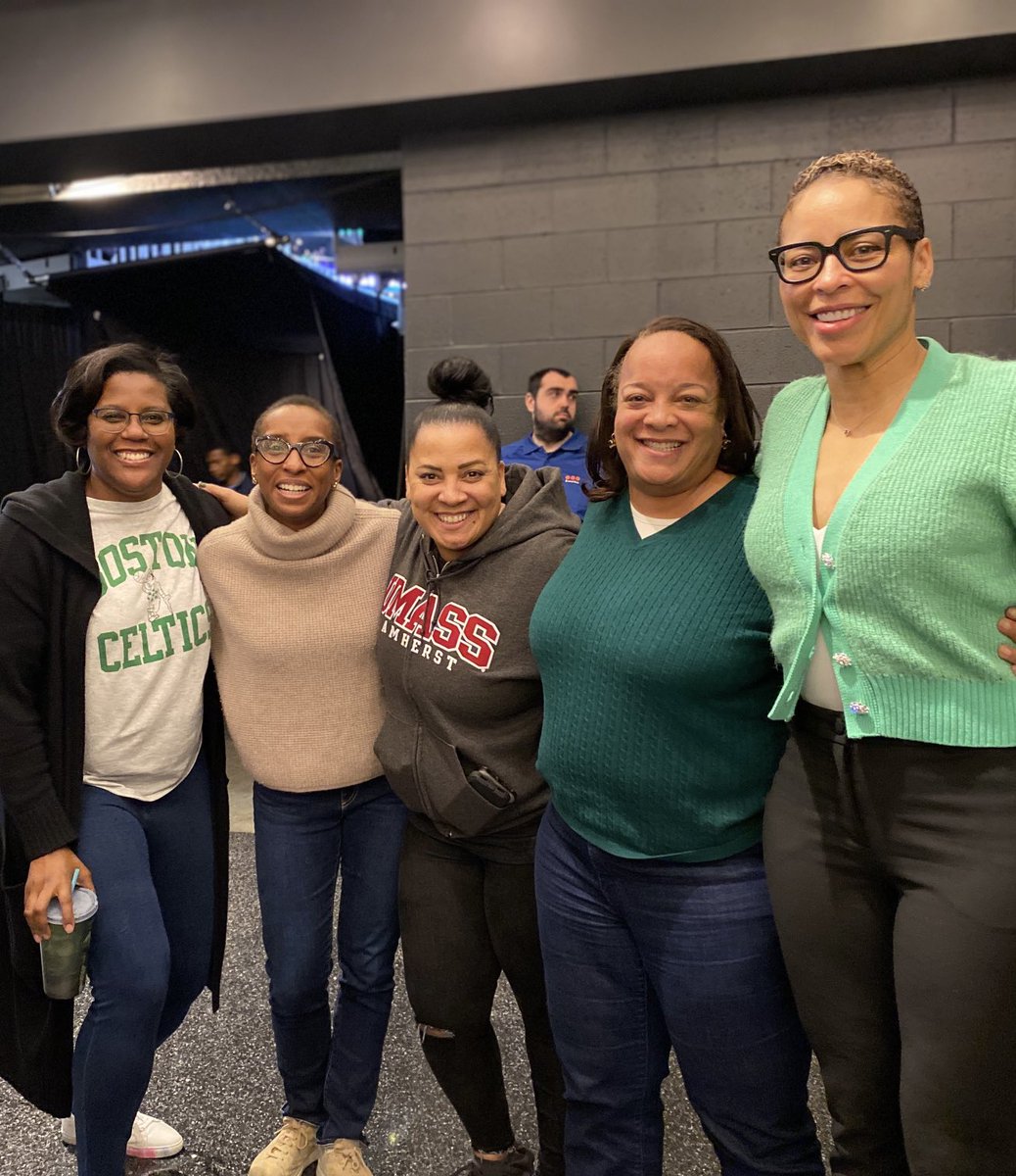 Can’t think of a better way to celebrate Bill Russell Day at TD Garden than with some amazing glass ceiling shatterers including Harvard’s new President Claudine Gay. #BlackGirlMagic #BleedGreen #Celtics