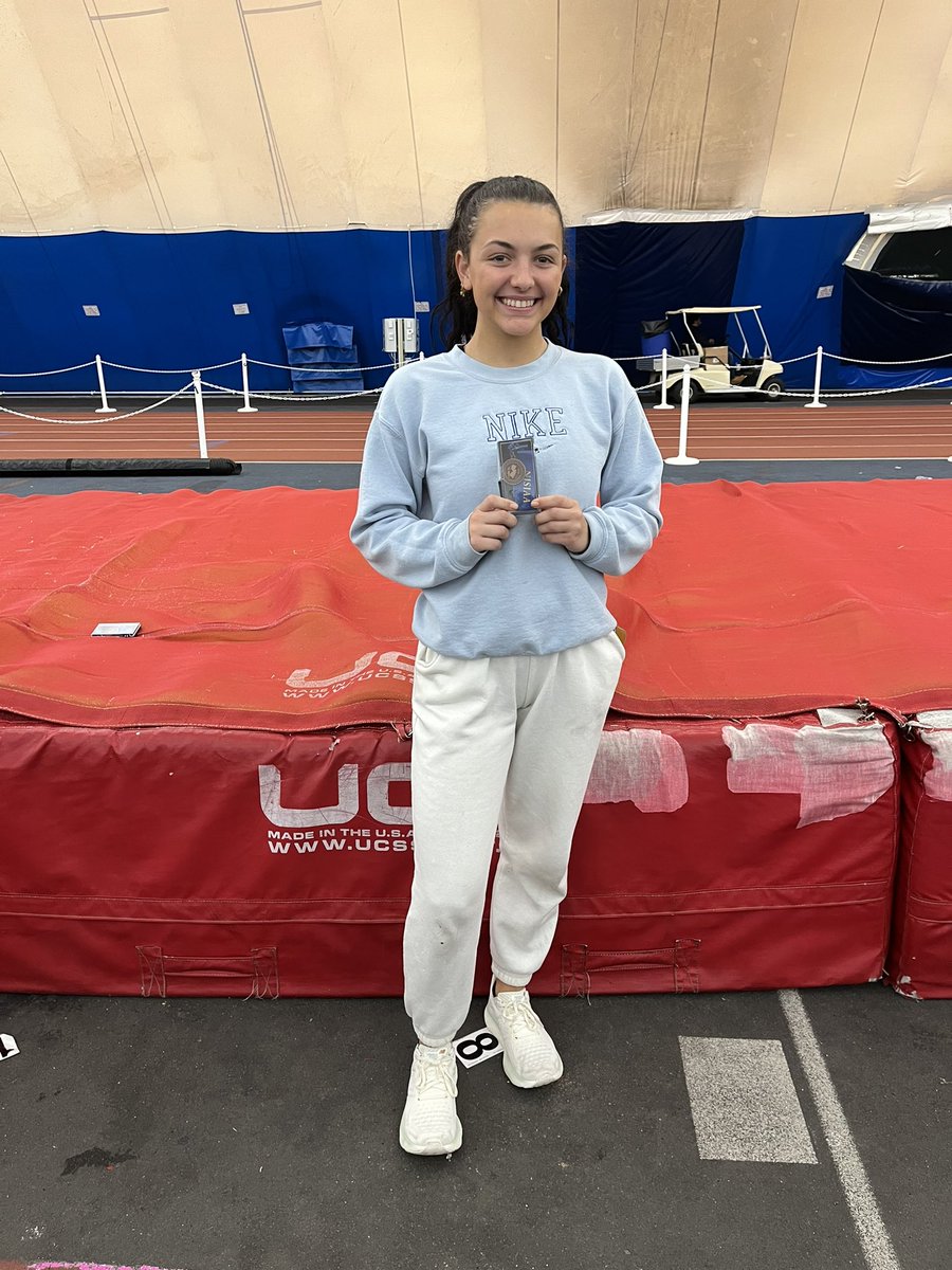 coachcaithess's tweet photo. Congratulations to Aubrey Pierontoni for advancing to states! She placed 5th in the 3200 at the SJ Group IV Sectional! 🔴⚫️ https://t.co/Chfw7xAeSF