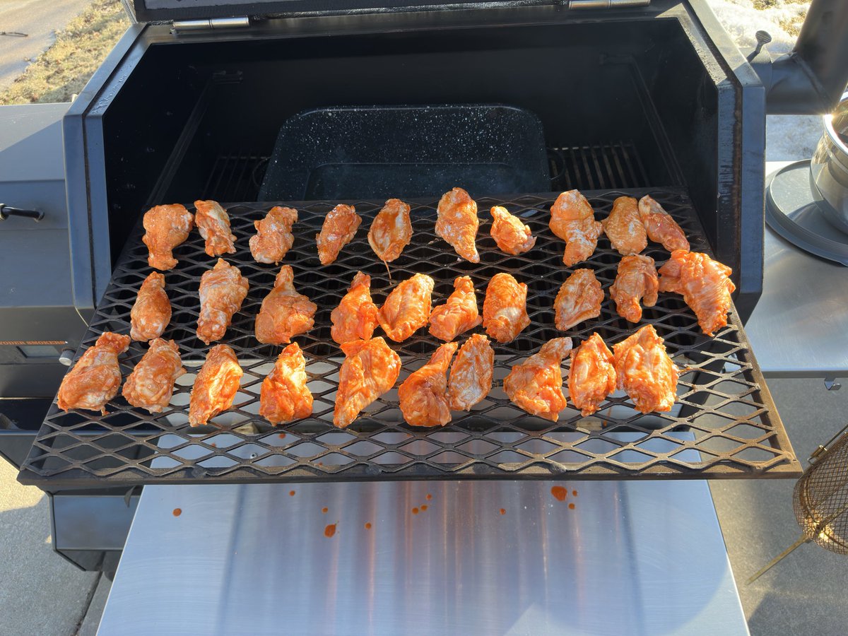 Lancevd62288's tweet image. @wingstop ain’t got shit on me. Promise!  #SuperBowl #wings #Yoder