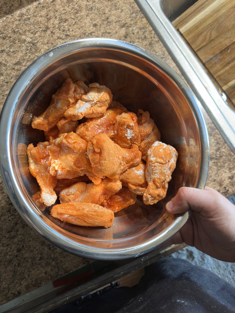 Lancevd62288's tweet image. @wingstop ain’t got shit on me. Promise!  #SuperBowl #wings #Yoder