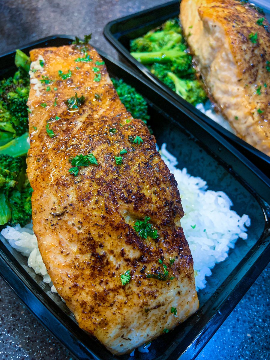 ChefBB5's tweet photo. Just because you meal prep doesn’t mean you can’t eat good or that your meals have to be boring. Level up that meal prep 👌🏾
.
.
.
#ABQPrivateChef #ABQFoodie #MealPrep #Steak #Salmon #Beef #ChefBB https://t.co/Hg8hanVgG3