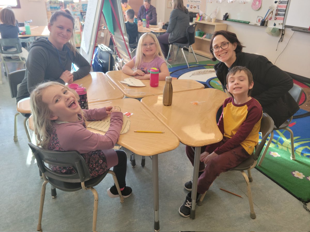 Mme_Belding's tweet photo. Our wonderful parents came in and helped the kids create their mitten for our project. Thank you for your support🧤💙 https://t.co/cxvYBF4Q2q