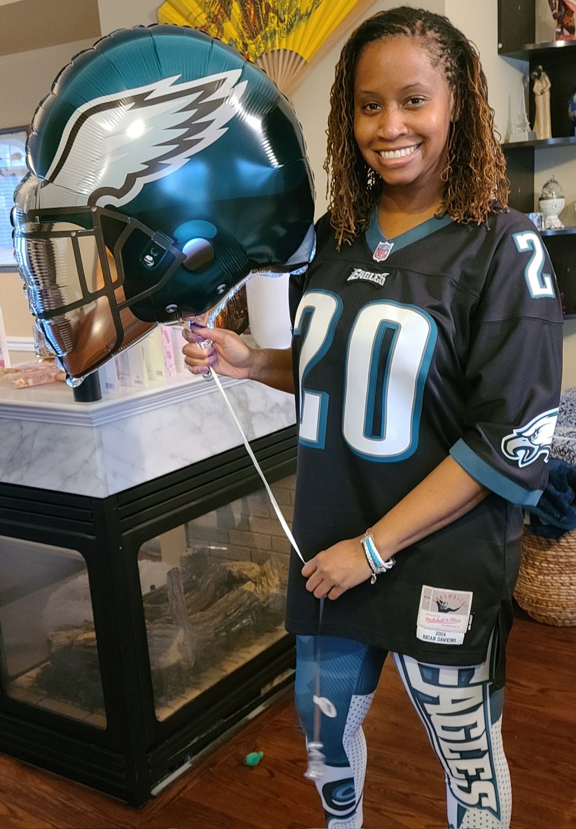 melynn08's tweet photo. Superbowl Sunday!!! Super excited! Let's play with heart! Let's fly birds!!!
#FlyEaglesFly
@BrianDawkins https://t.co/zY4857qfsK