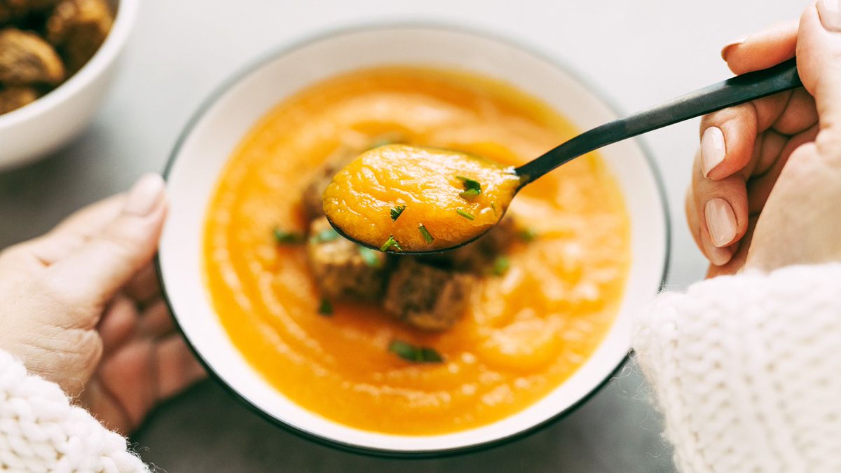 Rise4War's tweet photo. #RMMLLC: 8 #Healthy Sweet Potato #Recipes for Fall and Beyond 😍 - These root vegetables are inexpensive, long-lasting, and nutritious, so use them as many ways as you can, from soup to shepherd’s pie. https://t.co/YfTYQw4Gb3 https://t.co/yxG13QZFmQ https://t.co/lgiLNp9Nqy