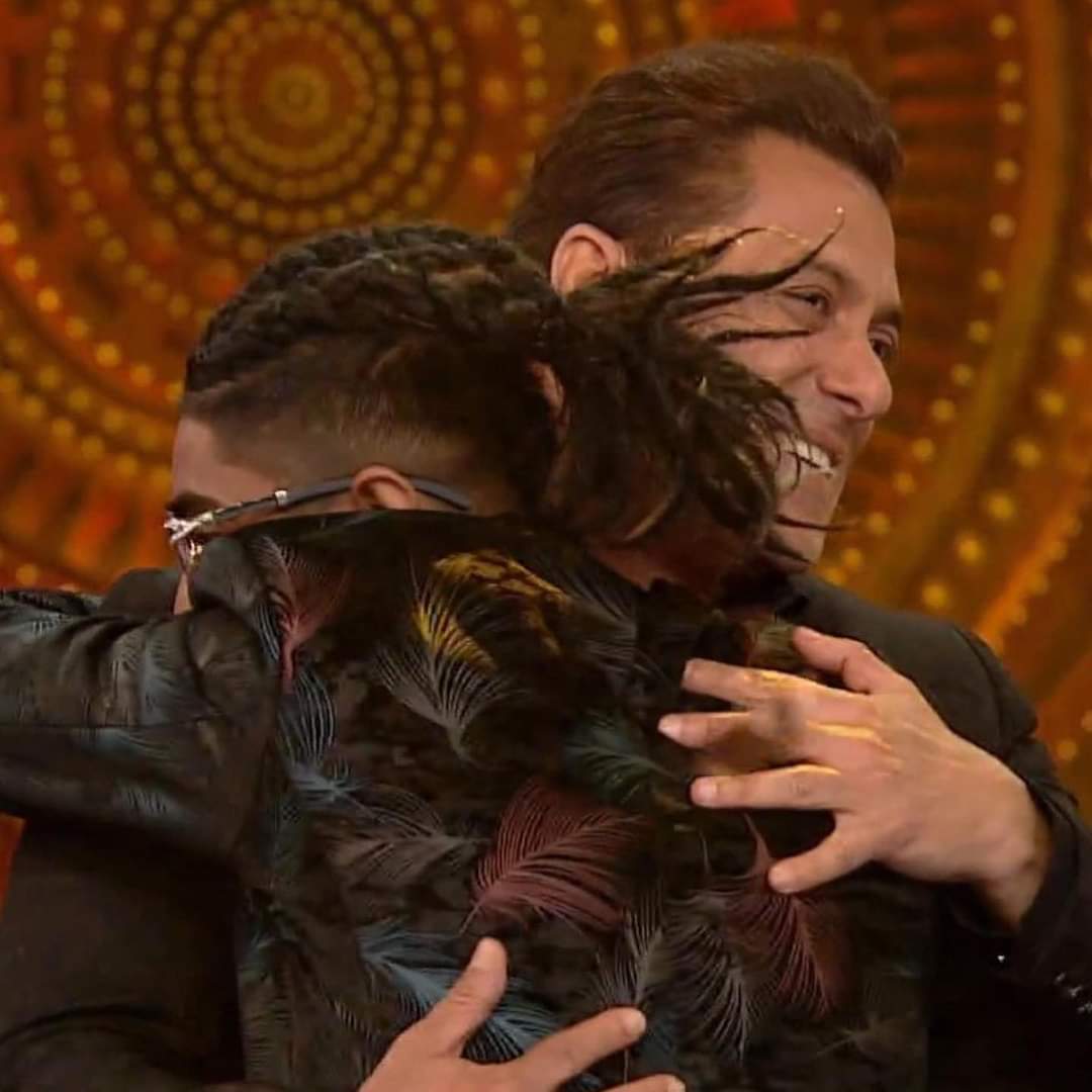 piebuzzinc's tweet photo. MC Stan wins BIGG BOSS 16 
👑 basti ka hasti bro 🤘🏻

#BiggBoss16Finale #BiggBoss16 #MCStan https://t.co/64pxlgldlK