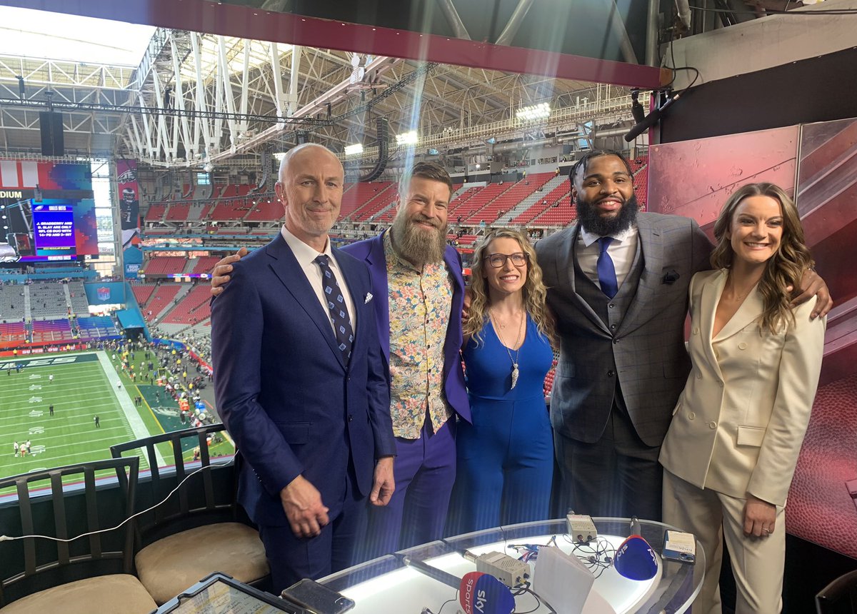 SkySportsNFL's tweet image. What a lineup! ❤️👌

@neilreynoldsnfl 
Ryan Fitzpatrick
@Phoebe_Schecter 
@cwilkins42 
@hannahjwilkes 

🏆 #SuperBowl
📺 Sky Sports NFL 
⏰ Live from 10pm
🏈 Kick-off 11.30pm