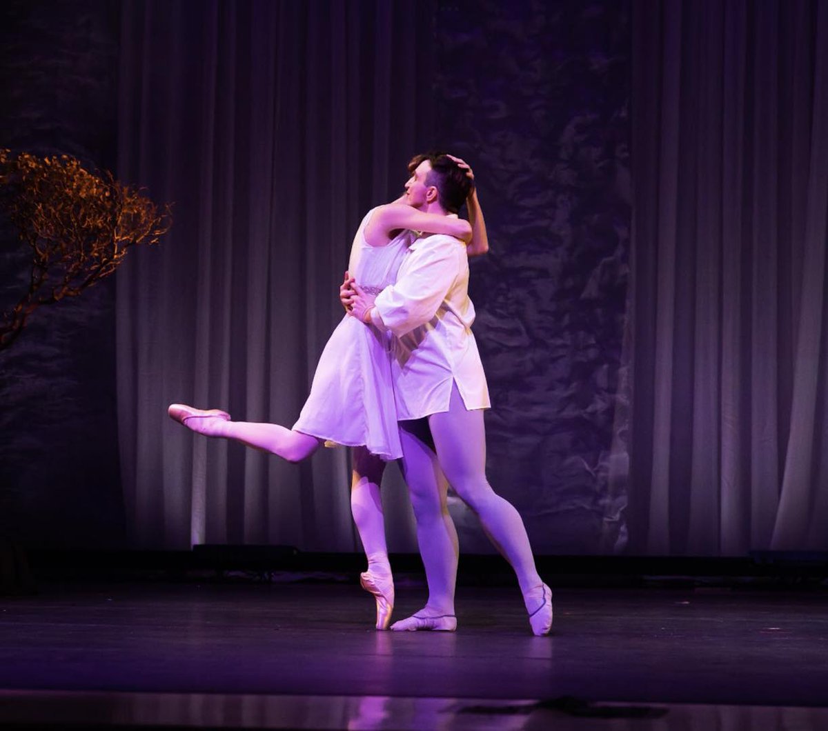 LPBalletCompany's tweet photo. Happy #HugDay from our company to you... #Ballet #adultBallet #balletisforeveryone https://t.co/NbBGrPPAqU