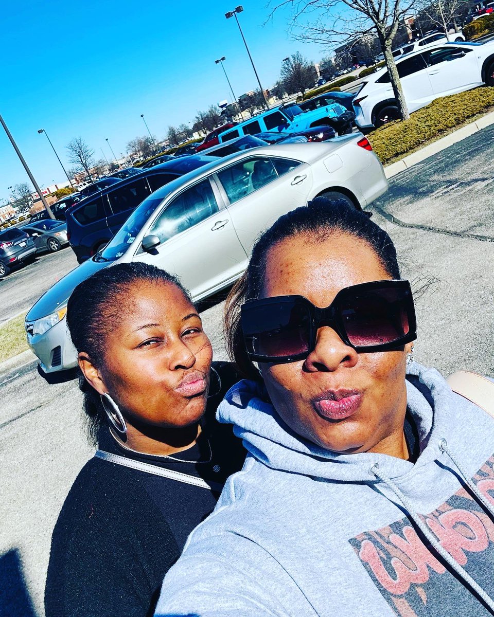 _LaRondaThomas's tweet image. Sisterhood, is sexy!! Checkin on one another is true #blackgirlmagic✨ #pulsecheck #mysisterskeeper #fitleaders #theLRT