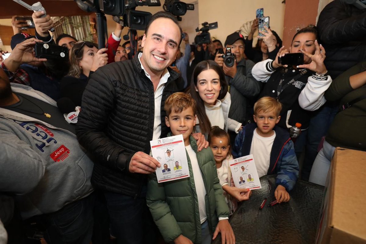 PRICoahuila's tweet photo. Una verdadera fiesta democrática vivimos este domingo los coahuilenses, donde el #PRI encabezando una gran alianza ciudadana que votó para elegir a nuestro candidato a gobernador.
#ManoloGobernador https://t.co/PGAGz66UsU