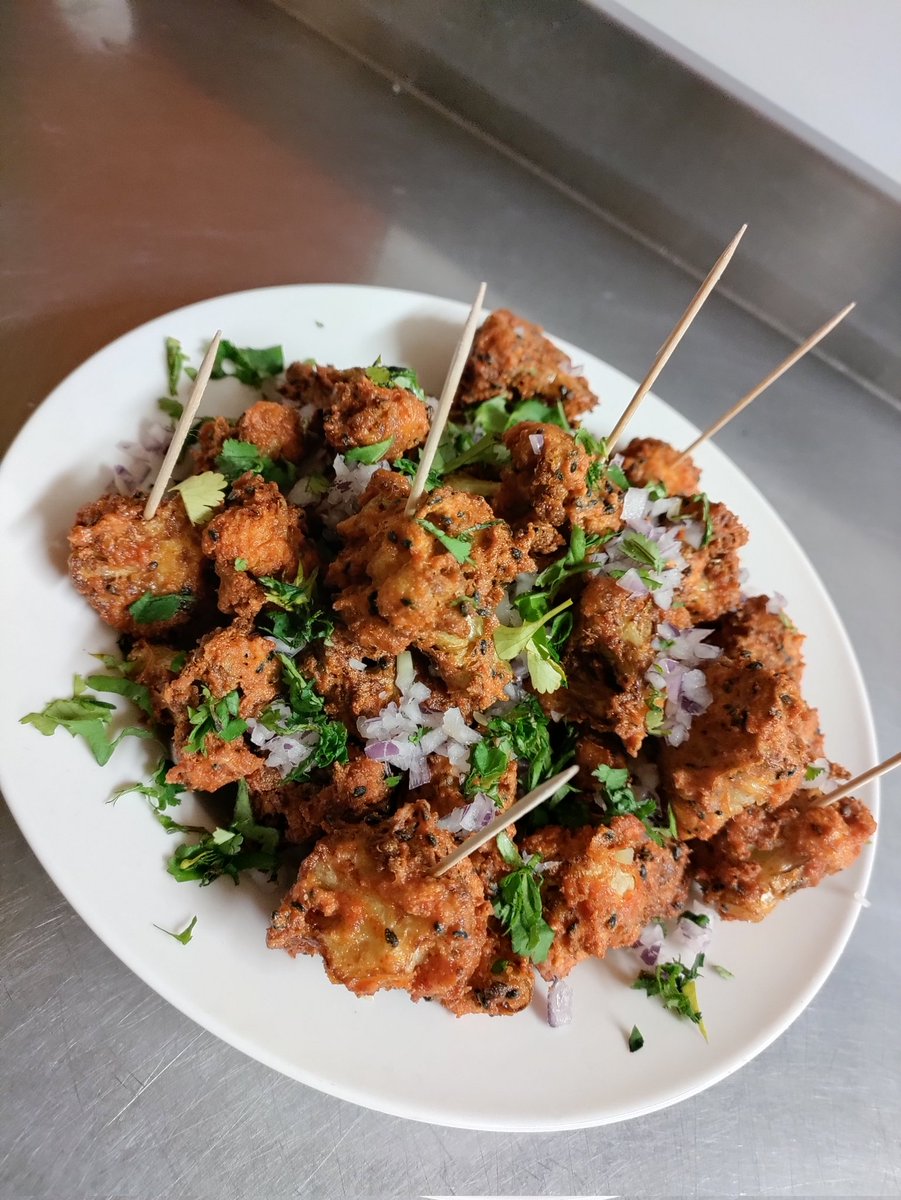 iyerscafe's tweet photo. I know it's a bit mean to be putting pics of food this late.... But, look at the crispy crumb on this cauliflower florets for our staff dinner after service!! 🔥 #chilligobi 🔥 https://t.co/RmianZhhMI