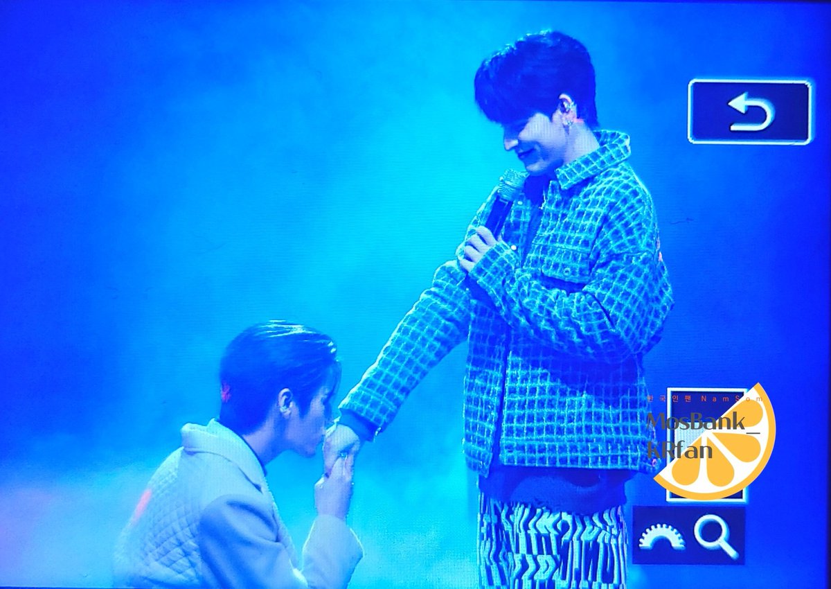 MosBank_KRfan's tweet photo. MosBank 1st Korea Fanmeeting <MBTine Party> preview 📸
@mos_psl
@Bank_mondop
@bigdragon_th
#BDGINKOREA #MBTineParty
#มอสแบงค์คู่รักนักหยุม #บอสของมอสแบงค์ #BossforMB #มอสแบงค์ #ม่องเบี้ยว #MosBank #모��뱅크 #Bigdragontheseries
#มังกรกินใหญ่ https://t.co/YDcAMkrmGt