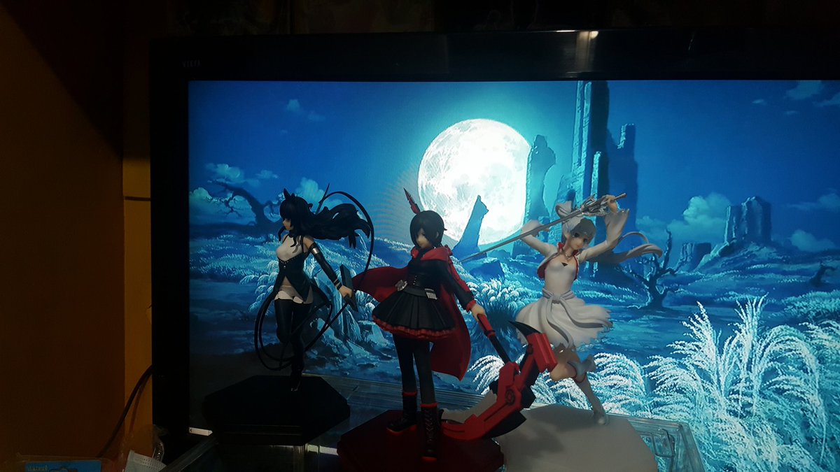 zipsnap_'s tweet photo. With just a Camera App, a Monitor, some Figures and a Dream lmao https://t.co/o5RdarP6O7