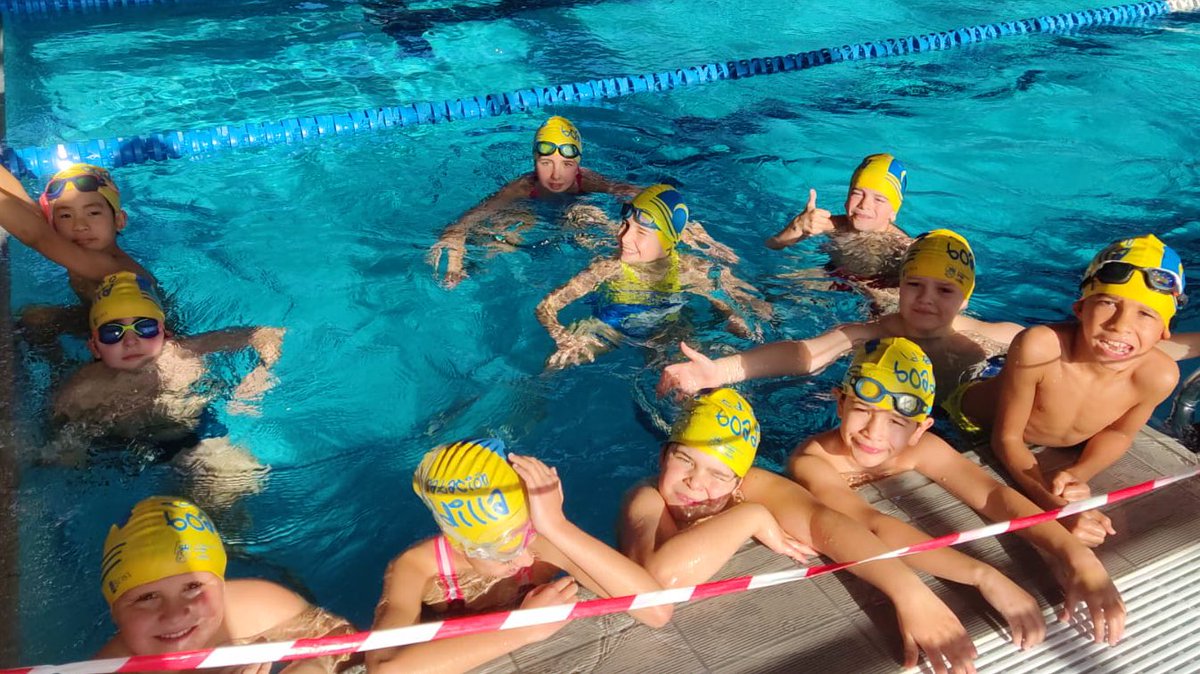 #Nat #Escuela
Hoy han arrancado los #JJDDEE de #natación del <a href="/Ayto_Boadilla/">Ayuntamiento de Boadilla del Monte</a> para los #prebenjamines y #benjamines de Jorge y Bea
🌊🏊‍♀️🌊🏊‍♂️🌊
Mañana de #diversión #enremojo en la #Muni
#pezqueñines
#swimorsink
#swimforfun