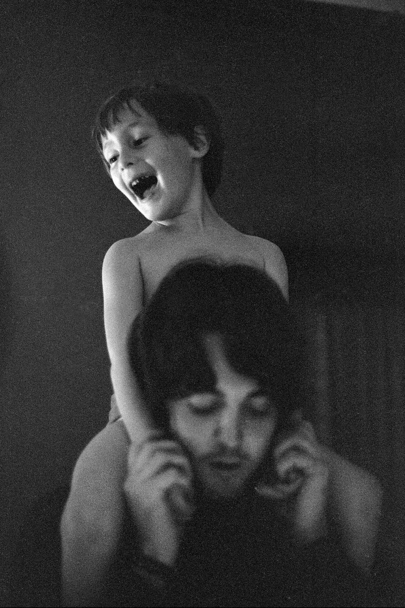 BeatlesEarth's tweet photo. Julian Lennon with Paul McCartney (1968)

📸:  Linda McCartney https://t.co/vH1c109uWL