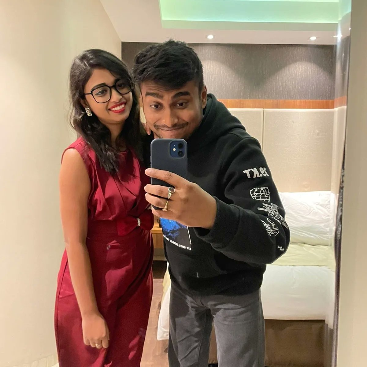 emmyamrita's tweet image. When I'm Twinning with Sofa Colour😄😂
pc @maducation
.
#twinning #colourmatch #holidayinn #instagrampost #trending #emmyamrita