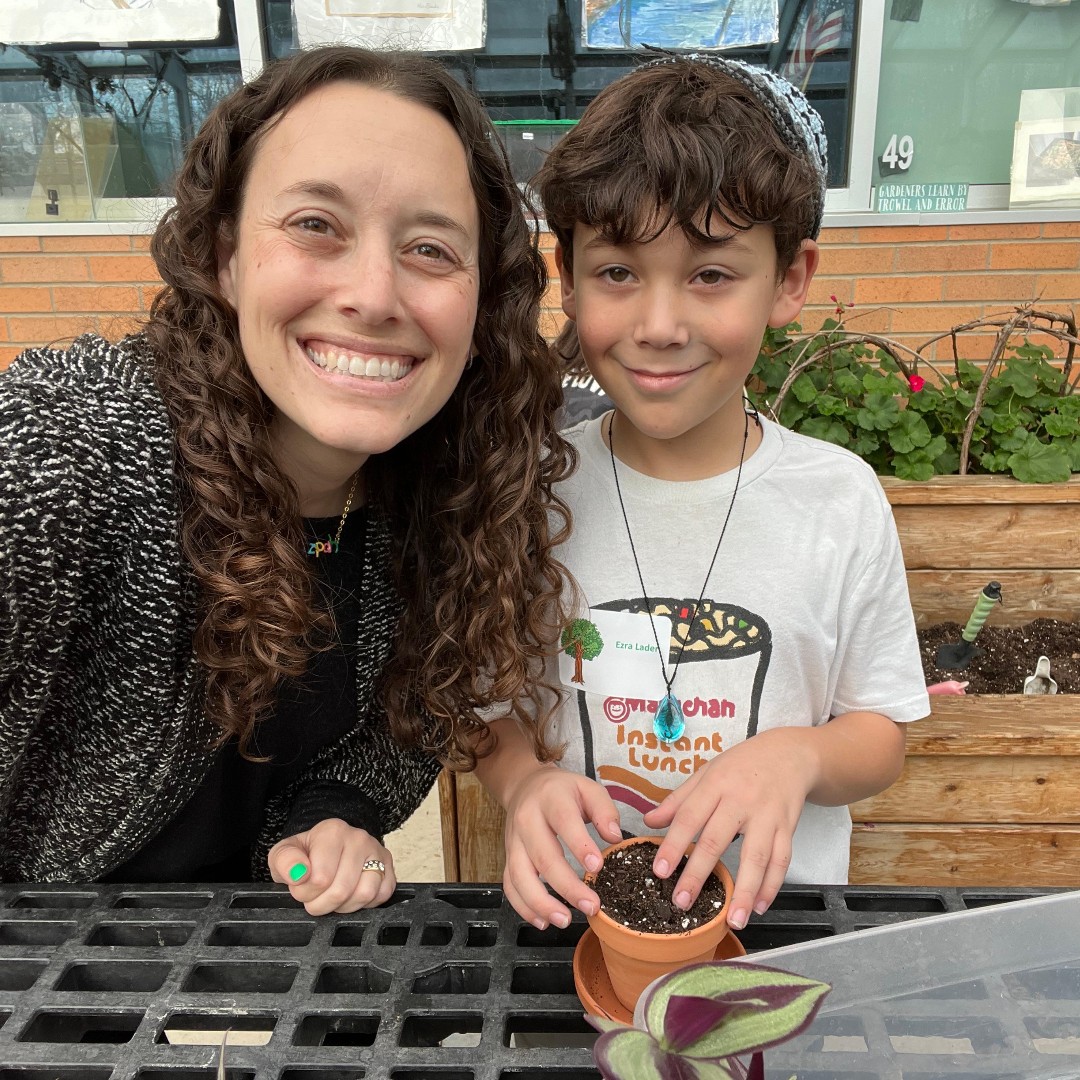 TempleIsraelMI's tweet image. Some more fun photos from when Temple Israel &amp;amp; Hillel families came together last Sunday to have a great time learning about Tu B’Shevat, singing, creating pots, planting sunflower seeds, and making edible trees! #jewishlearning #detroitjewish