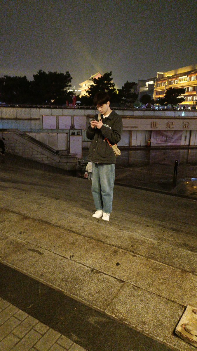 MorganH36058740's tweet photo. 有人认识这个人吗？ https://t.co/QvnKVAEt3B