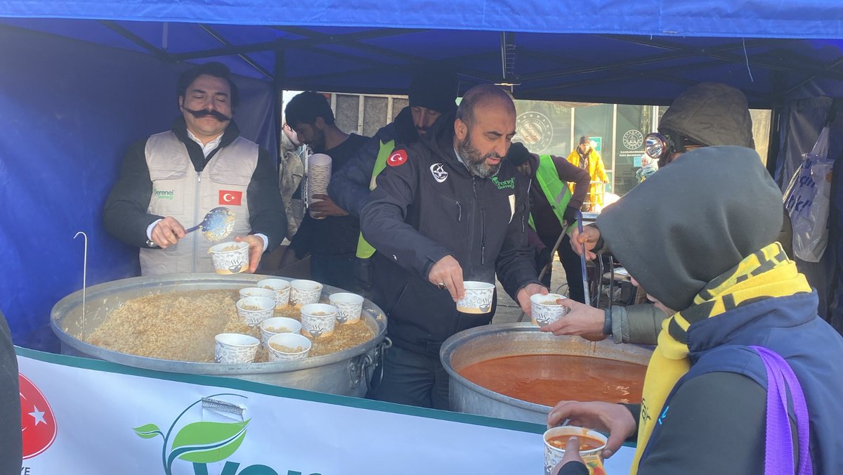 gencsafabursaa's tweet photo. Gün, kenetlenme günüdür. Gün, yardımlaşma ve dayanışma günüdür. 
#verenelolmavakti https://t.co/FT1dvEjdps