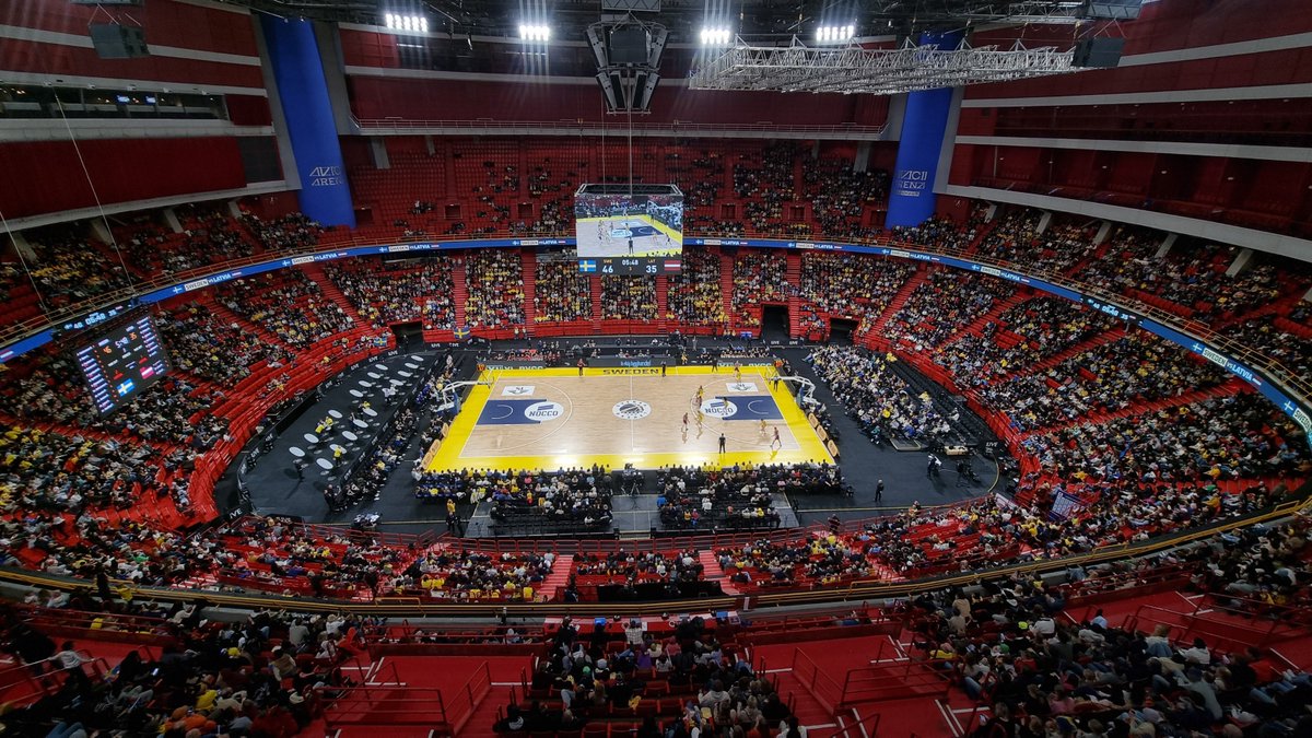 HISTORY. 🙌💛

9️⃣4️⃣2️⃣5️⃣ at Avicii Arena tonight, a new attendance record for the Women's National Team! 🇸🇪

#SwedenBasketball | #DareToBelieve
