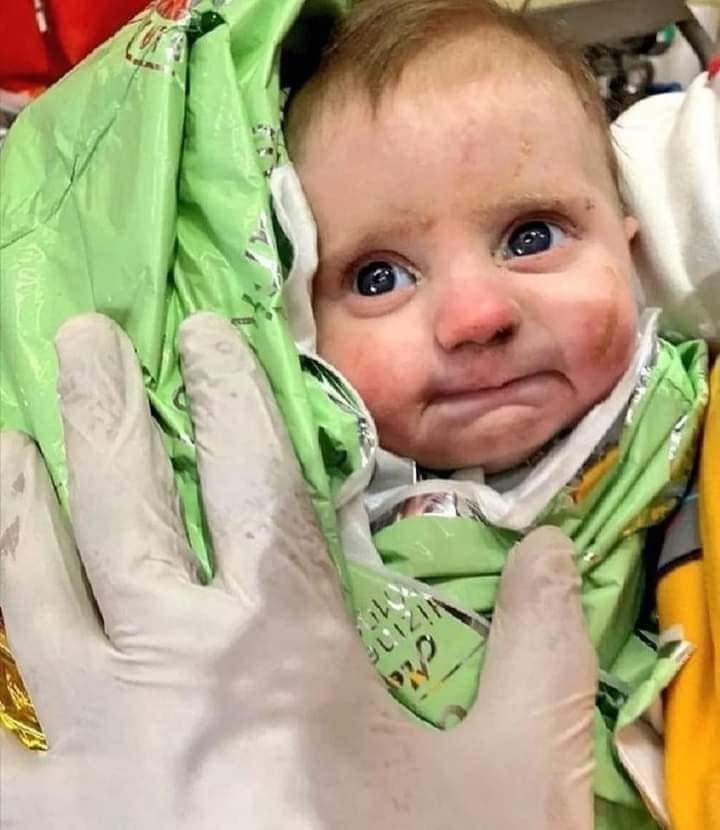 lucianaromamor's tweet image. Distratti dal circo di #sanremo23, abbiamo dimenticato disastri veri
L'eroe del momento è lui... estratto vivo dopo 128 ore sotto le macerie .Auguri piccolino❤🙏#miracolo