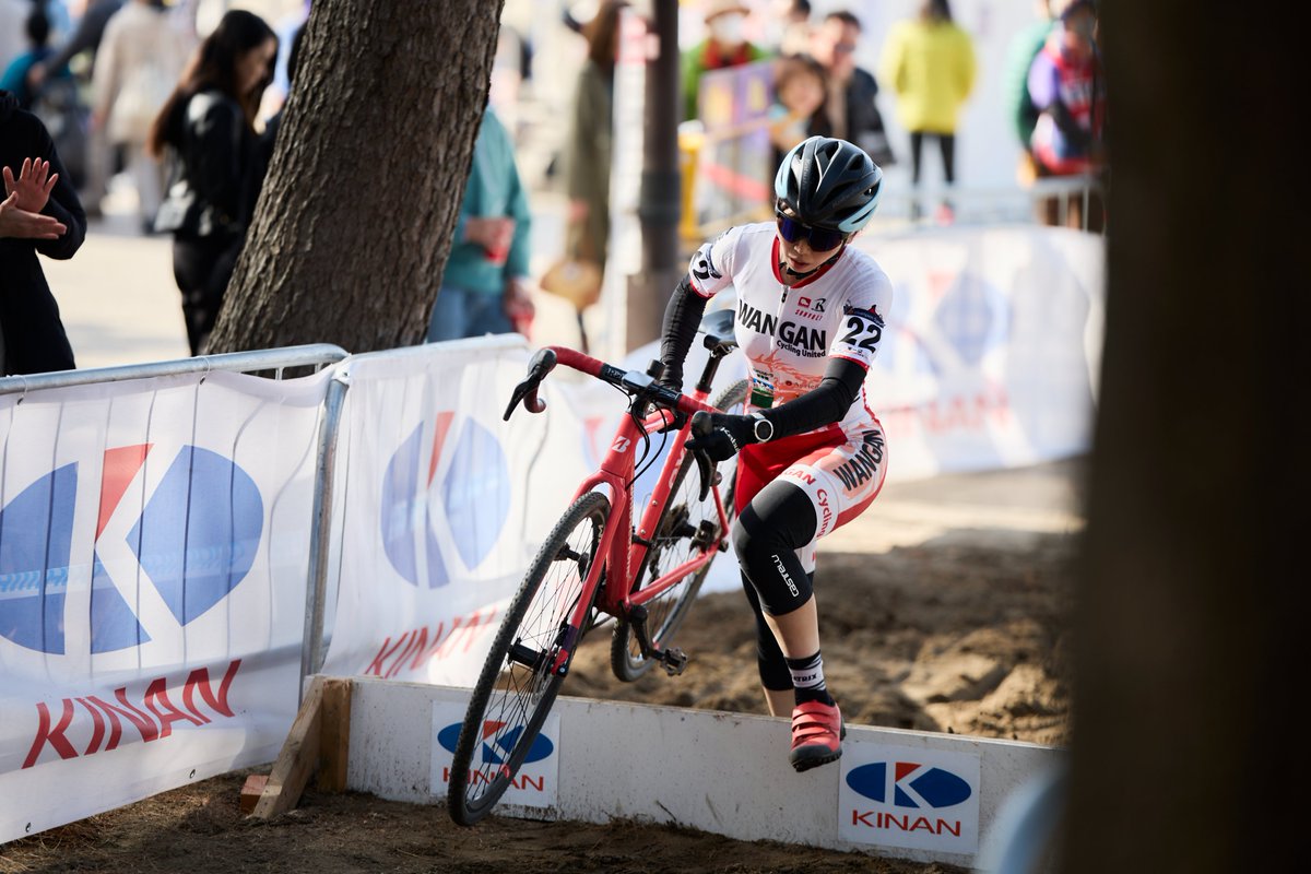 KenKenJaypee's tweet photo. #22 湾岸サイクリング・ユナイテッド 福山舞選手
#13 PAXPROJECT 吉岡梨紗選手
#9 SHIDO-WORKS 竹村舞葉選手
#6 TRC PANAMA REDS 西形舞選手
#10 SHIDO-WORKS 安藤沙弥選手
#10 SHIDO-WORKS 安藤沙弥選手
#15 (チームには所属せず)山崎裕子選手
#シクロクロス東京
#WE1
#cxtokyo https://t.co/gSfQ70IYdY