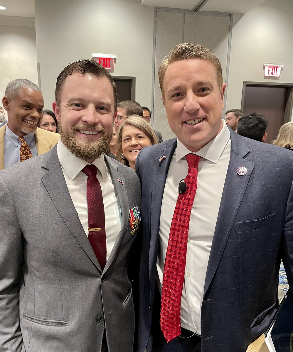 DavidSealsTX's tweet photo. A big thank you to Rob Altman for inviting a group of veterans to meet with some people who influence public policies and programs that impact the lives of our community’s veterans at the Denton County GOP’s Lincoln-Reagan dinner last night. 🇺🇸
#StillServing #USA #Texas #Veterans https://t.co/ImGEetDr4w