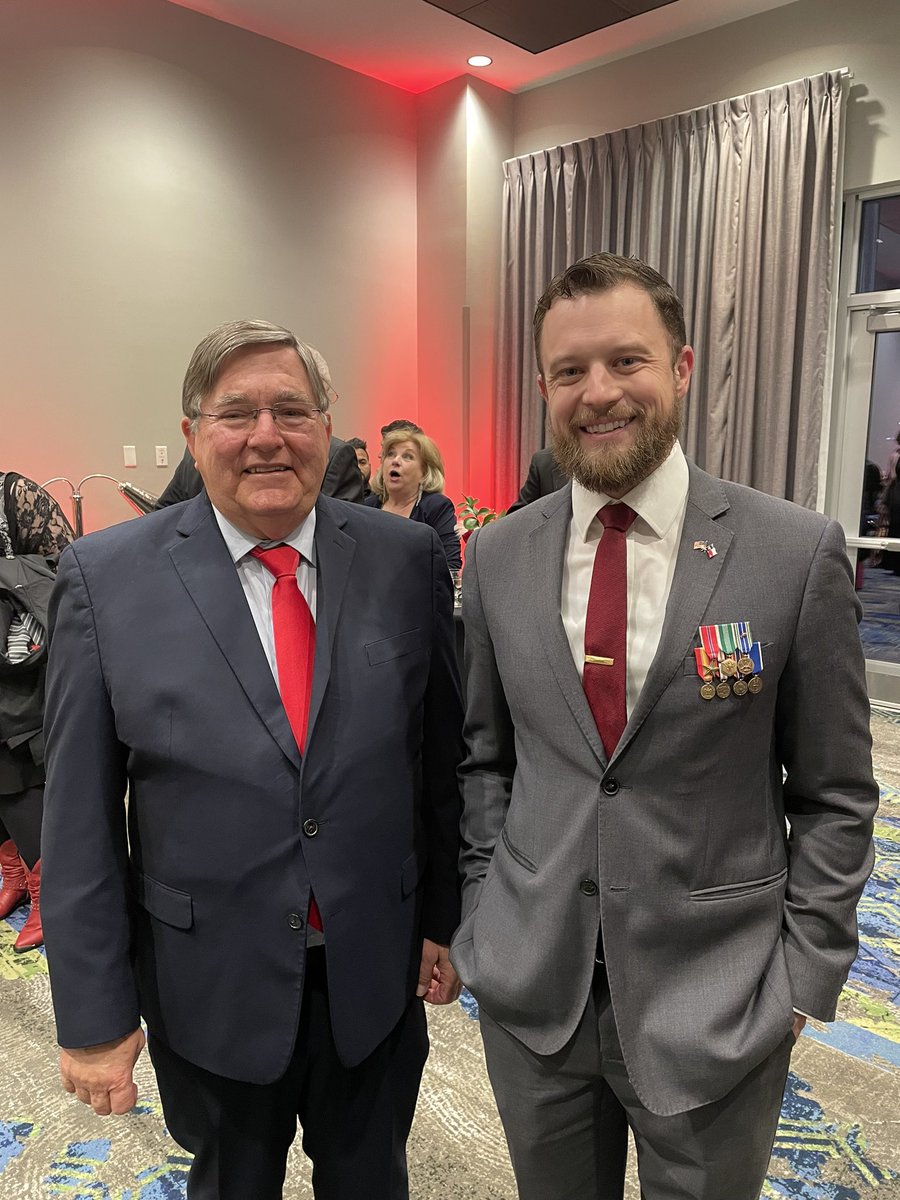 DavidSealsTX's tweet photo. A big thank you to Rob Altman for inviting a group of veterans to meet with some people who influence public policies and programs that impact the lives of our community’s veterans at the Denton County GOP’s Lincoln-Reagan dinner last night. 🇺🇸
#StillServing #USA #Texas #Veterans https://t.co/ImGEetDr4w