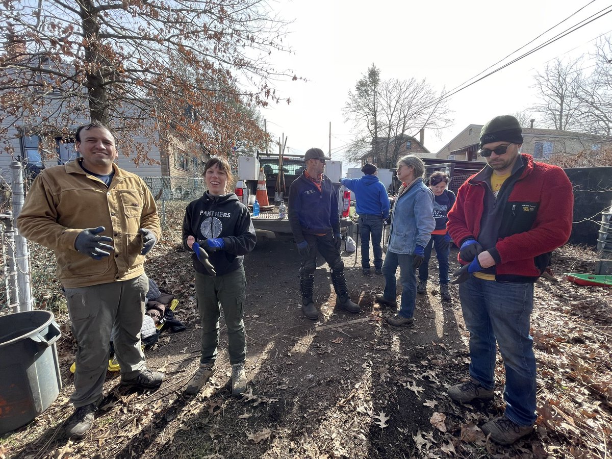 AlleghenyCW's tweet photo. We had a great cleanup in Lawrenceville this morning!
#AlleghenyCleanWays #DumpBusters #Lawrenceville #Pittsburgh https://t.co/PtmGR02d3P