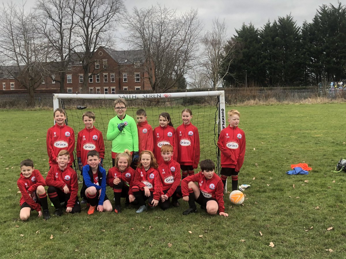 corwenjuniorsfc's tweet photo. What a great day for our new Corwen u9's team! First games today and they loved it! 🔴⚫️⚽️@dragondrilling @GraceFoods_UK @CorwenFC https://t.co/3dI0hTqXIs
