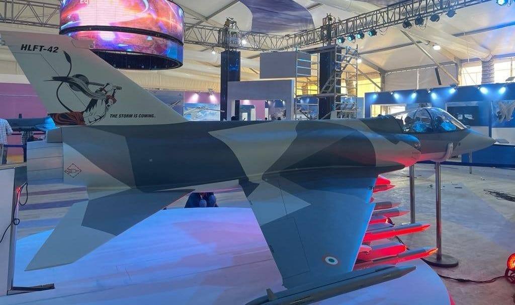 AskAnshul's tweet photo. HAL is showcasing the full-scale model of supersonic trainer aircraft named HLFT-42 at Aero India show. https://t.co/ky6RyEPRSJ