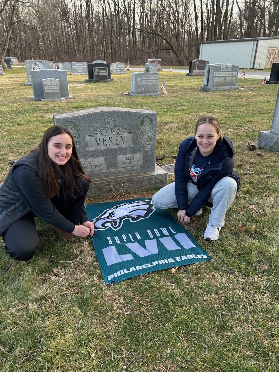 @jpayoute you interviewed me Thursday morning at PHL and we spoke about my dad passing before the last Eagles SB and how my wife and girls were placing a banner on his grave. I just wanted to show you a picture of them doing it yesterday. #GoBirds