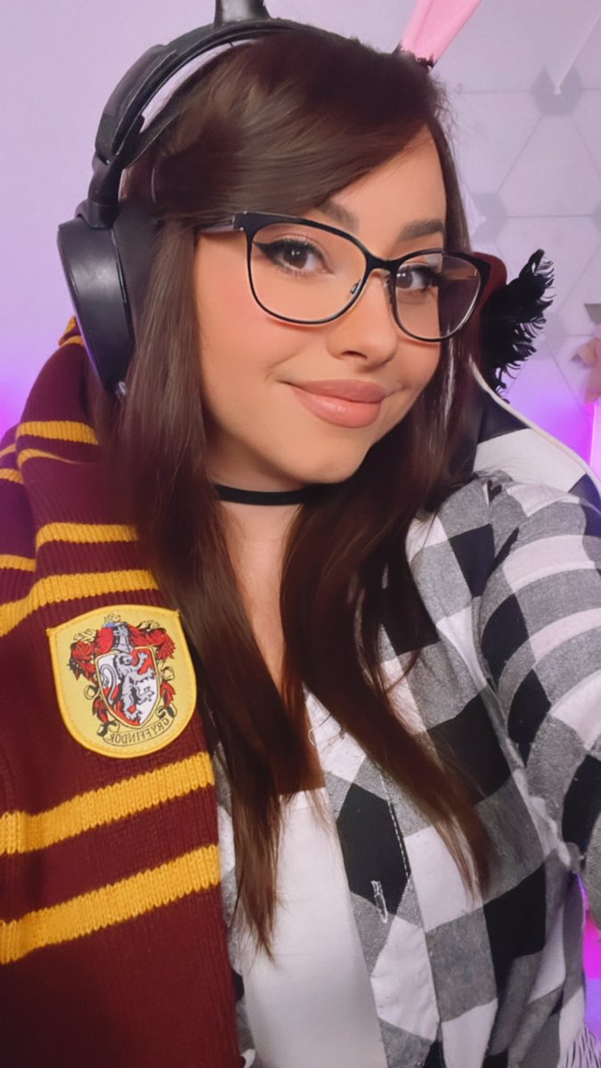 Karnage on Twitter: "RT @bunnymon_tv: live ️ http://twitch.tv/bunnymontv 🙈"