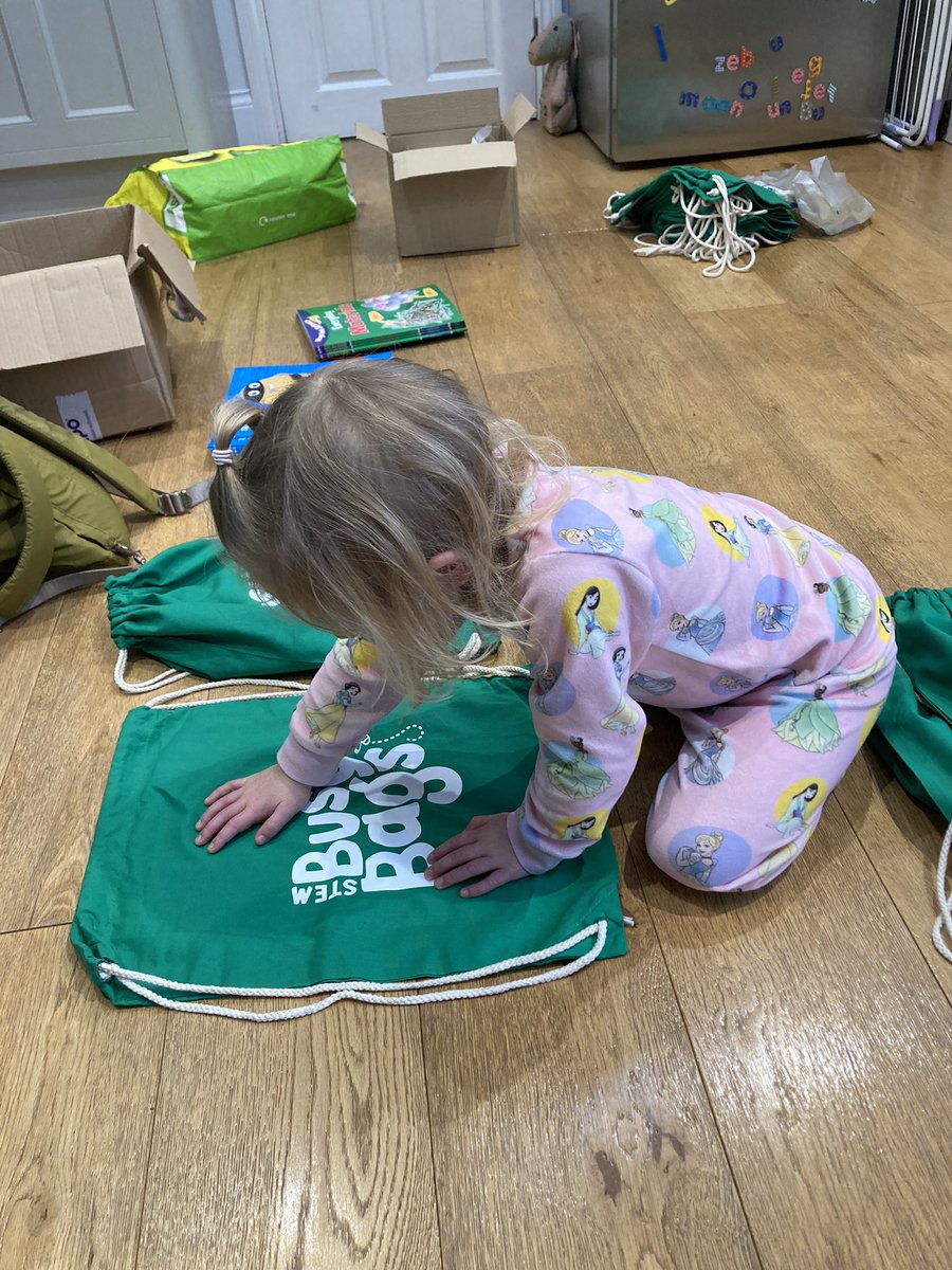 STEMBusyBags's tweet image. Even the littlest STEMer couldn’t keep her hands off! She was drawn in by our materials fiction text #eyfs #eyfsreading #STEM #EYFS #eyfsscience #communicationandlanguage