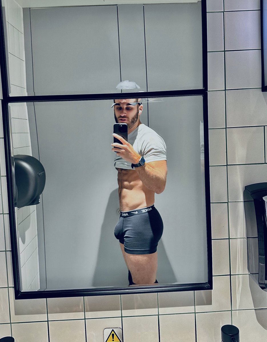 BCSHREDZ on Twitter: "Meet me in the bathroom"