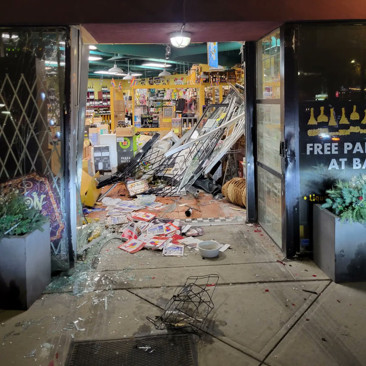 KensingtonWM's tweet photo. 🚨DOOR CRASHER SALE🚨 Our door Crasher Sale, marking the 1 year Anniversary of the "We Got Dodge Ramed" incident is on now. SAVE 5-50% on almost everything in-stock, but only until 6PM Sunday February 12th in-store and 11:59PM online! 
https://t.co/dOyi2kmAoL https://t.co/ecsUt8elOE