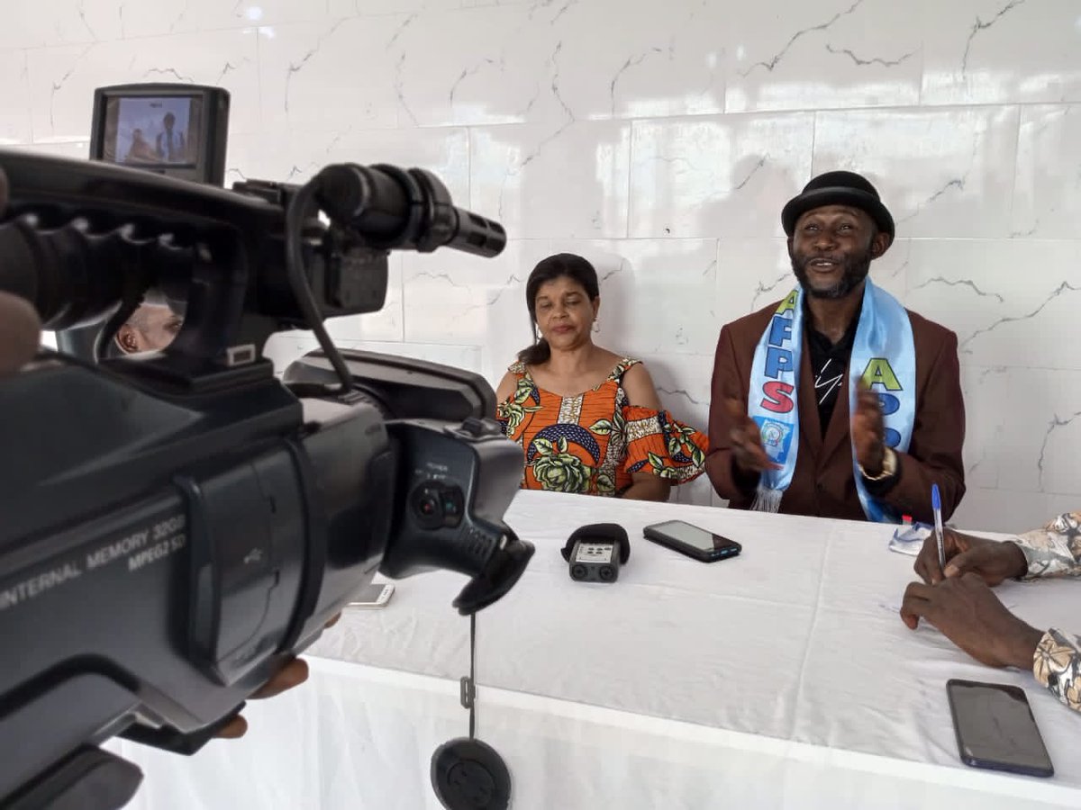 G_Dubuka's tweet photo. #APPS/Boma
Ils étaient devant les caméras , le coordonnateur #APPS #Boma ndeko aquillas et la distinguée maman #Bernadette l'espoir de tous les #Mwandais pour mobiliser La population à s'enrôler massivement afin de mieux #rivaliser aux prochaines élections .
@Kalamapaul3 https://t.co/GieBEQikv0
