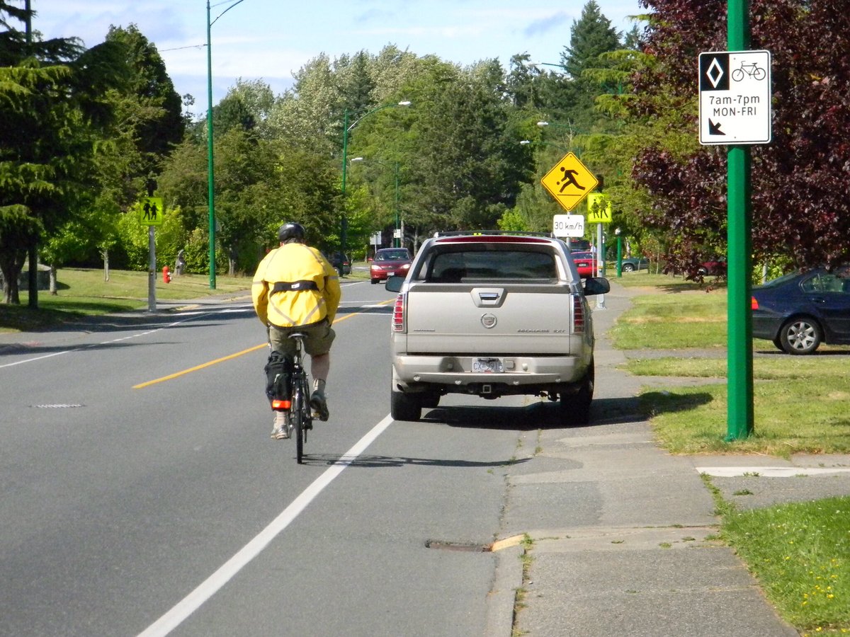 CapitalBikeCa's tweet photo. Is it time to make the Henderson &amp; Cedar Hill X Rd bike lanes full time? We say YES &amp; so does Cllr Carrie Smart. Send your letter in support of her motion to make these lanes work all the time to obcouncil@oakbay.ca by noon Monday! #yyjbike (photo credit @johnluton) https://t.co/cDSidERkDz