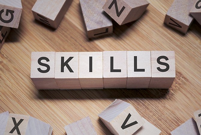 🧵Thread

‘What is the problem with ‘skills’ in schools?’ 

Every so often, policymakers, employers, &amp; educators, identify a ‘skills gap’. Schools gets tasked with dealing with it. 

But what’s meant by ‘skills’? Fuzzy notions sees arguments ensue &amp; well-meaning plans fail. 

/1