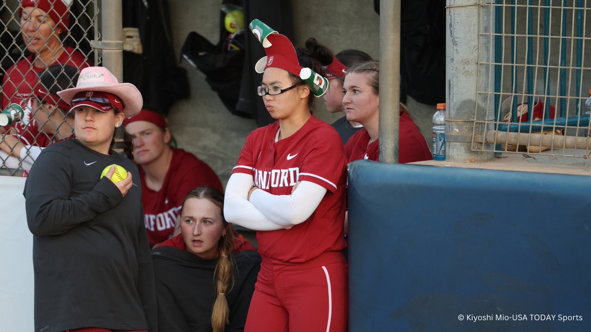 FloCollegeSB's tweet photo. We had some great matchups yesterday🎉🎉

Vote on your favorite @MarkCampbellInv 📸📸’s from Day 3🤩

1️⃣ @DukeSOFTBALL hugs💙
2️⃣ @StanfordSball rally caps? Rally…cowgirl caps🤠
3️⃣ @OU_Softball Jordy Bahl😋
4️⃣ @UWSoftball slide by 🛝 https://t.co/fjUCT7cNgi