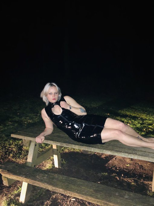 I just love the evenings&hearts;️ it&rsquo;s always so quit outside 😏 so I can do whatever I want 💦🤤👌🏼 https://t.