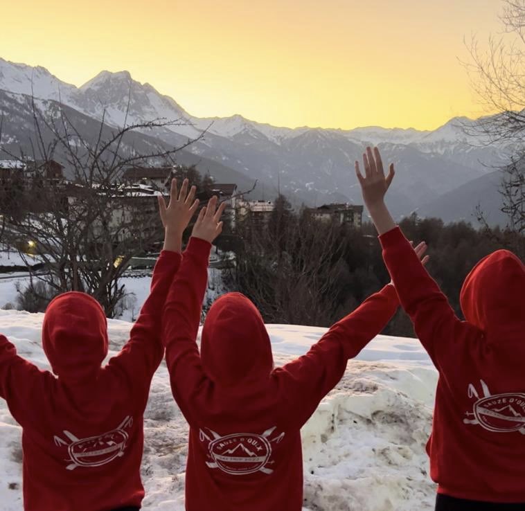 HUpperSVisits's tweet photo. We have safely arrived to a beautiful sunset. Off to get our ski boots fitted and then dinner 🇮🇹⛷🍝
#harlingtonupperskitrip2023 #italyskitrip #ski #harlingtonupper https://t.co/OQYxIHzPCa