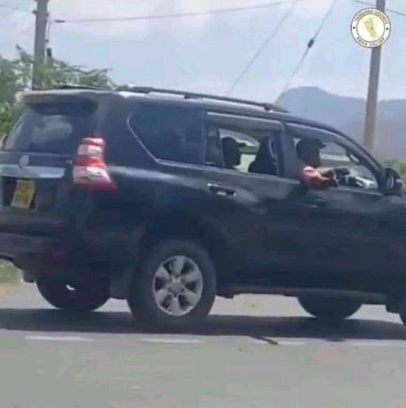 Kim_cyras's tweet photo. Prado TX KCR 999A @KindikiKithure, @ntsa_kenya @DCI_Kenya @NPSOfficial_KE @PoliceKE the owner of this TX be arrested and be crucified. He is the one supplying Bandits with armor and guns. If you don't do so we will conclude we don't have a country here its a "banana republic" 🚮 https://t.co/qNUJGxzMN0