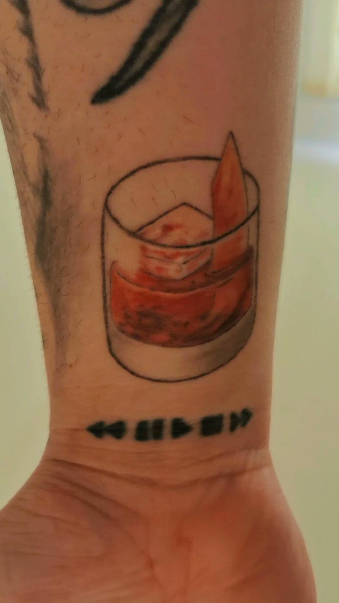 Minha mãe falou pra eu tatuar oque eu gosto de verdade pra depois eu não me arrepender!