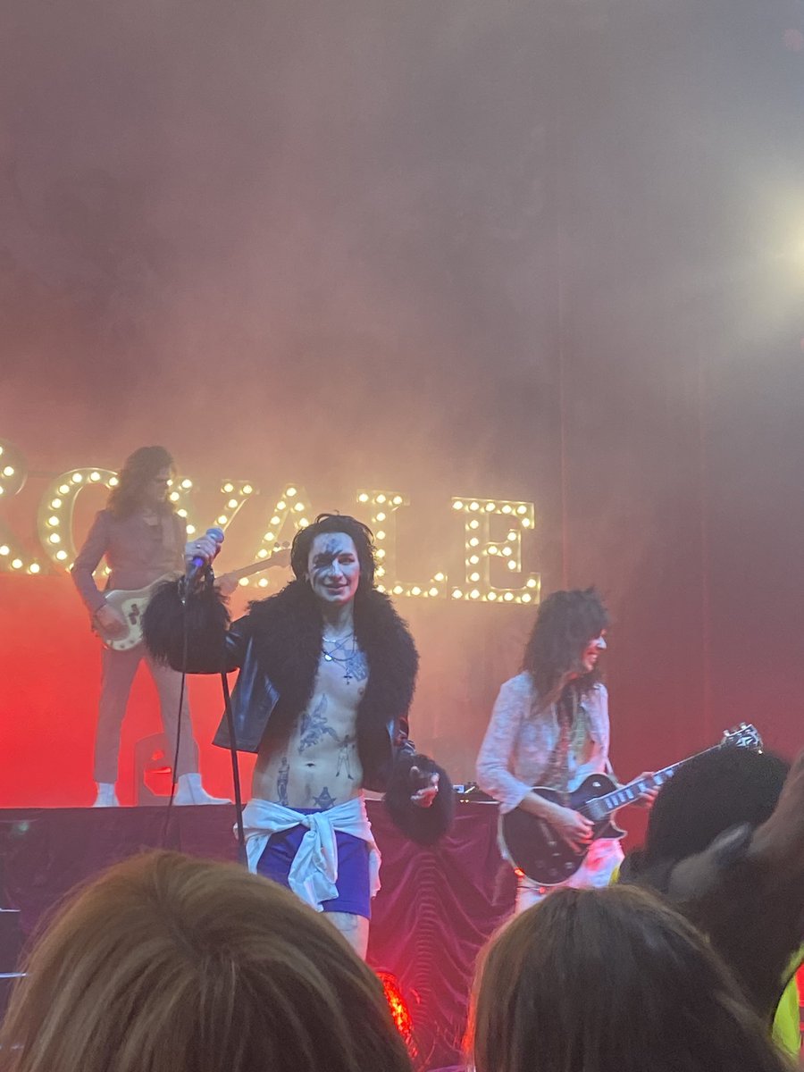bwright2201's tweet photo. We cried,we screamed,we laughed &amp; had the best time thanks to these boys they don’t know how grateful I am!They all they saved me with their music and beautiful souls❤️ &amp; I’m so proud of how big they are getting,thank you for another amazing night &amp; stunning performances 💕💕 https://t.co/bLIlv8IrPJ