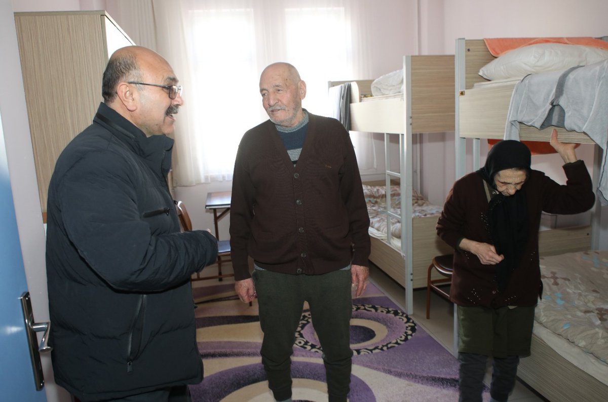 Vali Vekili Mustafa Güney Kütahya’ya Getirilen Depremzedeleri Ziyaret Etti

Kütahya Vali Vekili Mustafa Güney, Vali Yardımcıları ile birlikte, Deprem bölgesinden ilimize gelen depremzedeleri ziyaret ederek geçmiş olsun dileklerinde bulundu.