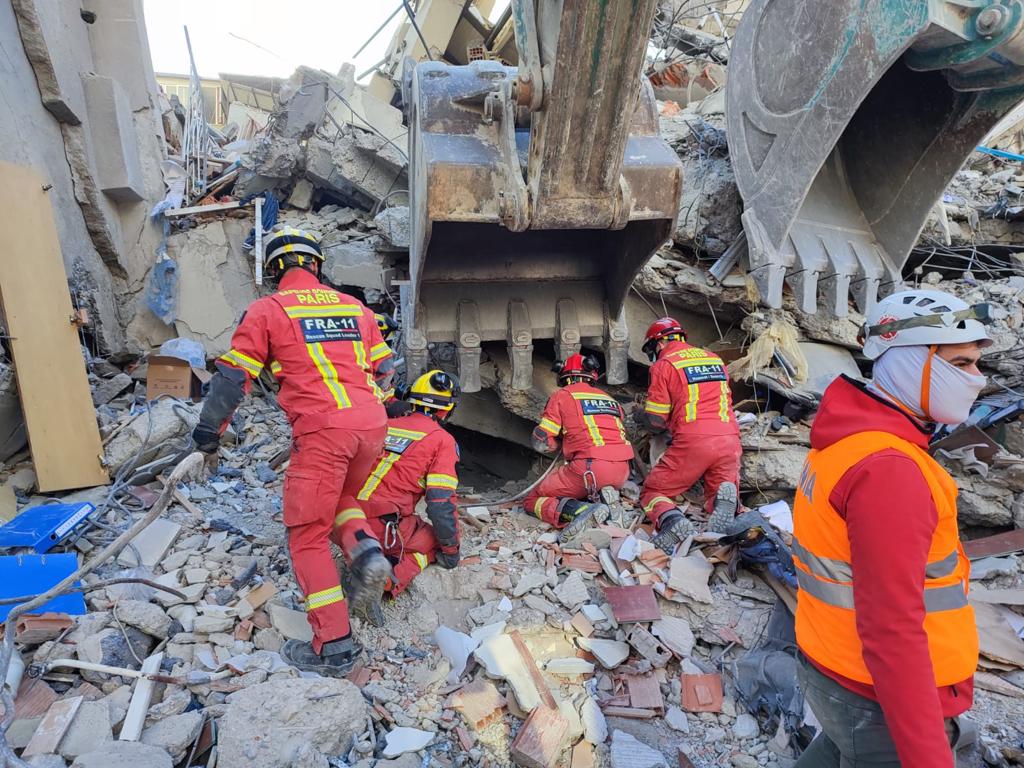 sdis91's tweet image. Le détachement #Husar IDF a été engagé ce w-e sur de nb secteurs en zones urbaines/semi rurales. Ce jour, FRA-11 poursuit des reconnaissances sur 2 secteurs, dont 1 où pourrait se trouver 1 potentielle victime vivante.
📌 25 victimes décédées localisées depuis leur engagement.