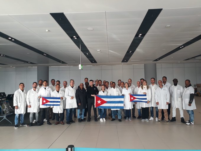 DrRobertoMOjeda's tweet photo. Ya en #Turkiye especialistas cubanos de la Brigada "Henry Reeve" para contribuir a salvar vidas y aliviar el dolor de ese pueblo tras el terremoto del pasado 6 de febrero. En cada uno de ellos, el corazón y la entrega de #Cuba a esa Patria.  #CubaPorLaVida https://t.co/HMOcPDh7va