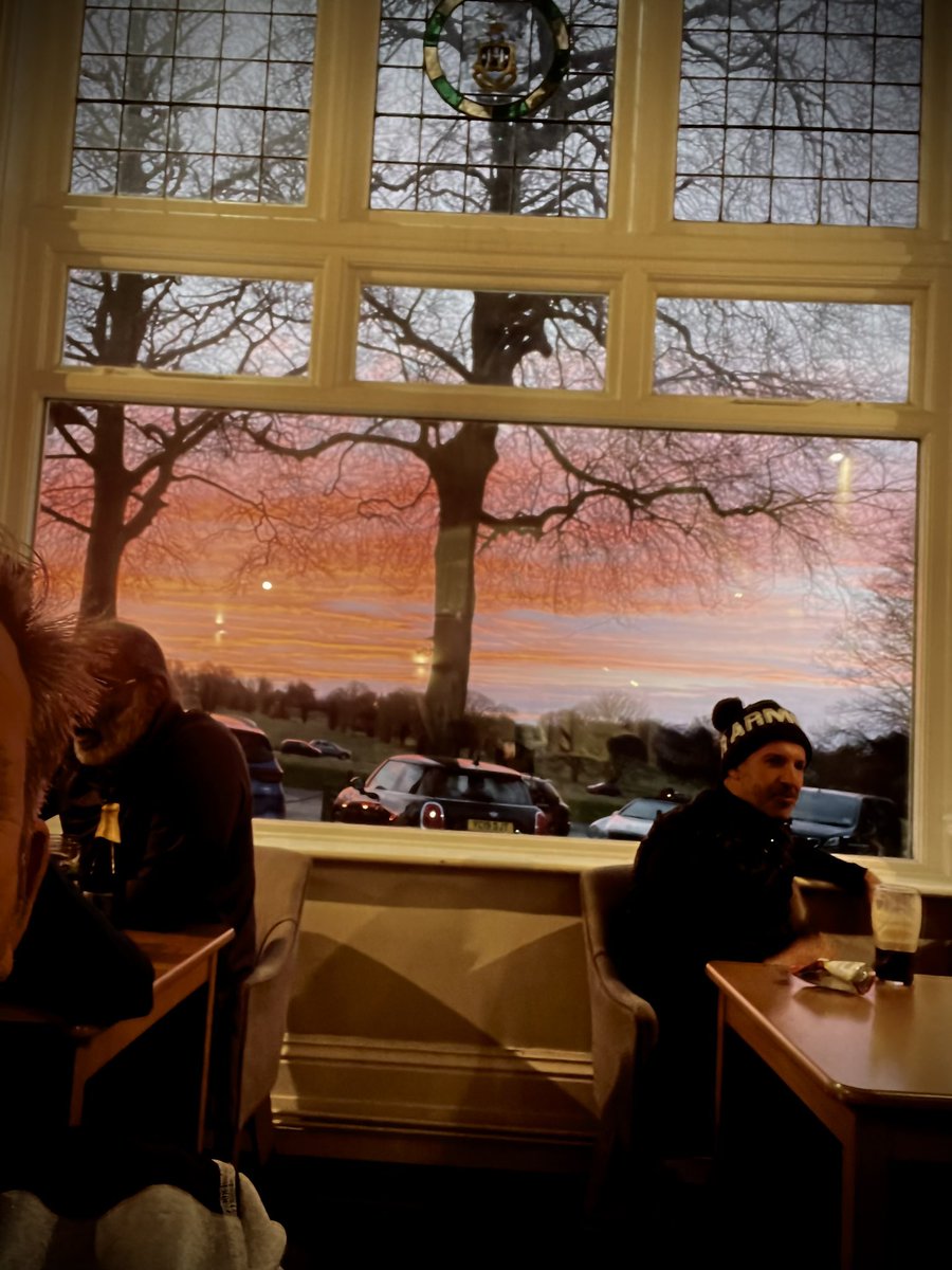 Sunset through <a href="/Guildford_Golf/">GuildfordGolfClub</a> spikes bar window 😍