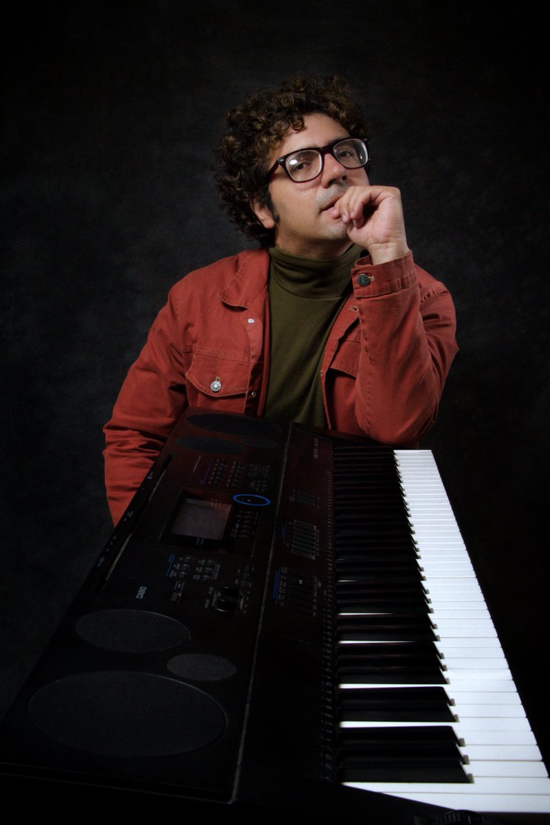musica_oh's tweet photo. ⏪#PERFILANDO⏩ SOMOS melóman@s de oficio e investigamos el talento artístico & géneros de la #MusicaOrbeHispanoparlante. SOMOS #MusicaOache @musica_oh ®🇻🇪 • FOTO principal 🎤 @ZarikMedina #Cantautor #RetroPopRock ®🇻🇪 ¡#QueSueneElIdiomaBonito🎶 https://t.co/rtj4YoRChf
